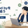 JavaのスタックトレースとCaused byの読み方を解説する記事のアイキャッチ。Java道場風の空間で若手エンジニアが例外の根本原因を追うイラスト。